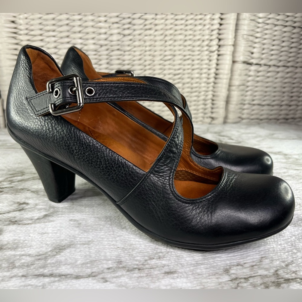 Gentle Souls Womens Size 10M “Oh Sure” Mary Jane Cross Strap Pump Black Leather
